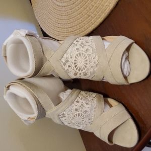 New Nannette lace and cream high heeled shoes size 8
